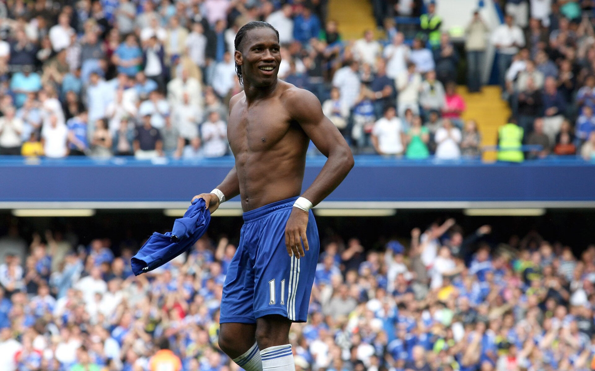 电竞周边市场爆火：收藏品、服饰、家具引领行业新风向，电竞周边产品